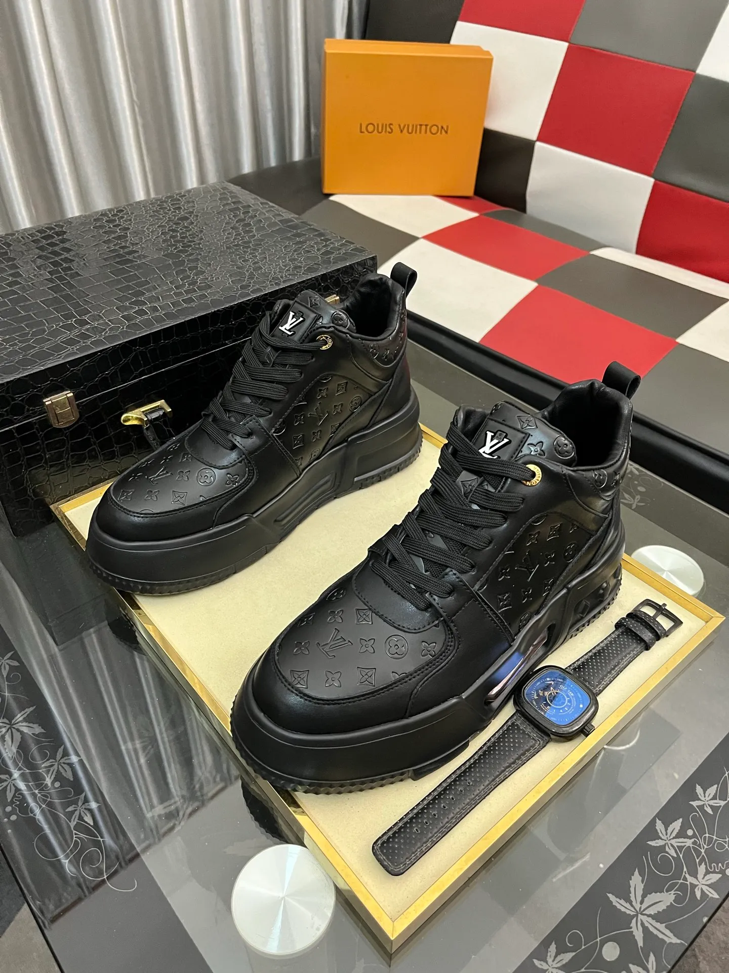 Ex-factory price: 438⌚️⌚️[LOUIS VUITTON] Same style as Louis Vuitton* official website 🚹Men's high-top casual shoes❤️Same style as popular celebrities and big names ~ Best-selling at home and abroad Lv focuses on the checkerboard series...Imported first-layer cowhide with special fabrics➕Full sheepskin lining➕Brand-specific hollow outsole, code number: 38-44